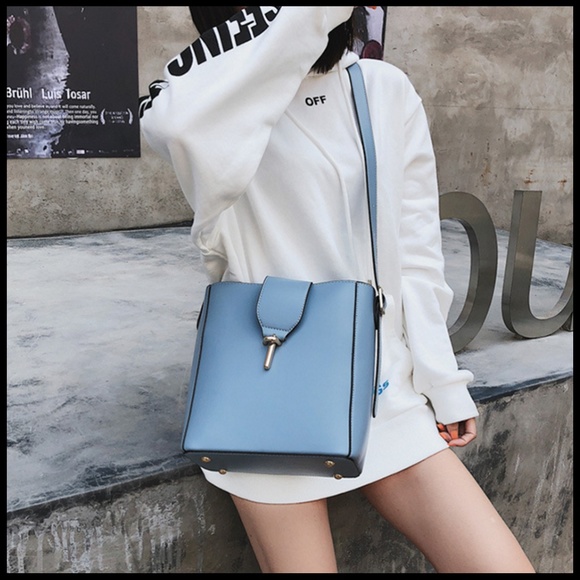 NEW PARIS Bucket Bag - Picture 2 of 6